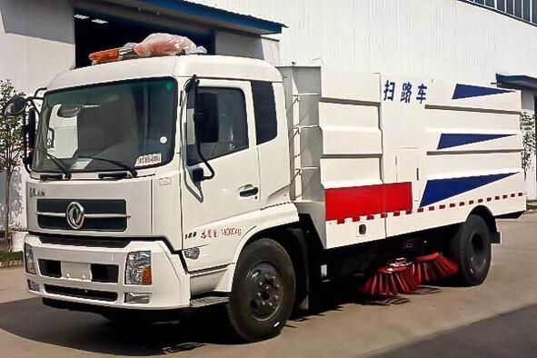 貴陽市東風天錦大型掃路車廠價直供，小區掃路車高效清潔新選擇
